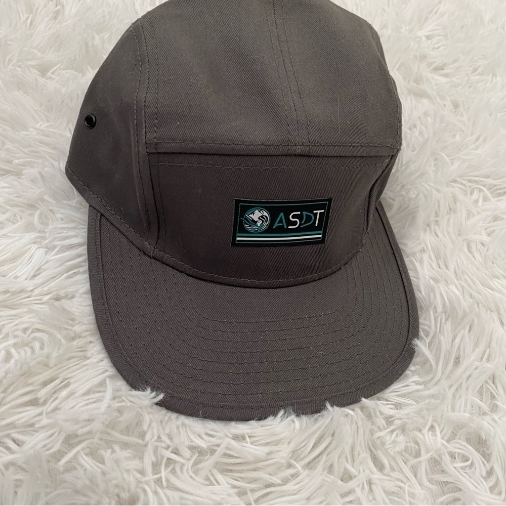 NWOT And she dope too hat